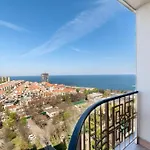 New In Arcadia,sea View דירה *